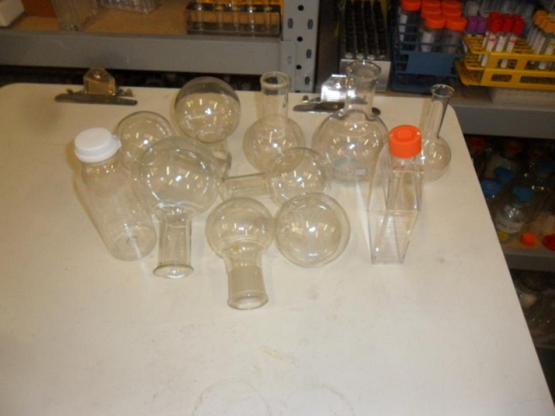 misc glassware x9 + 2 bottles